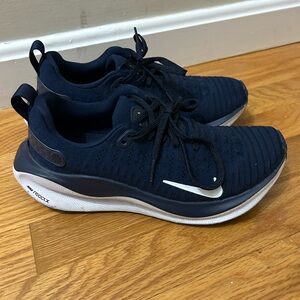 Men’s size 7 Nike reacts navy blue running shoe